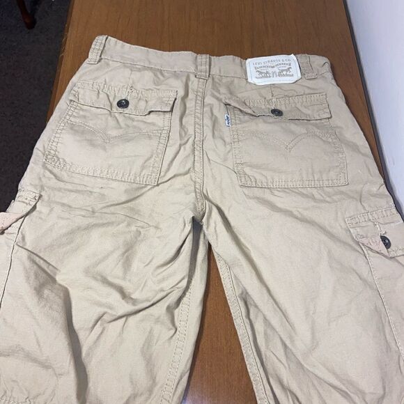 Levis cargo khaki shorts  - Picture 6 of 6